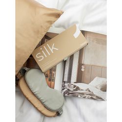 Маска для сна из натурального шелка бежевого цвета из коллекции Essential