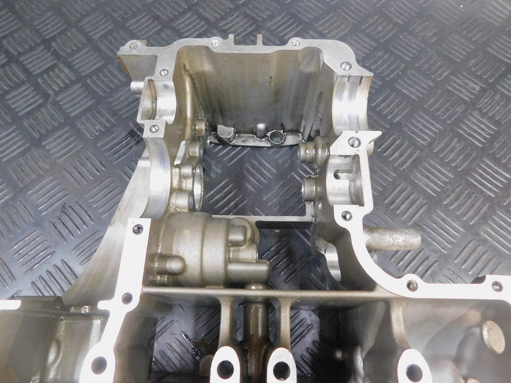 Нижняя часть картера Kawasaki ZZR 400 98 053019