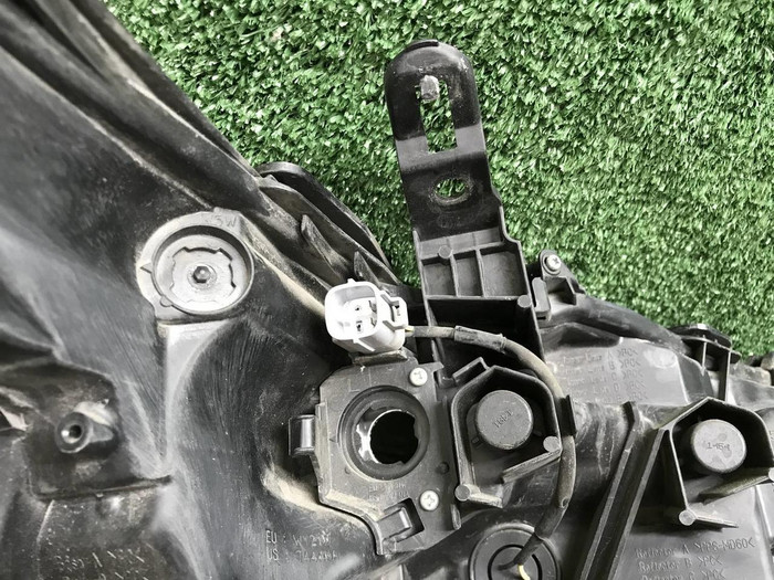 Фара левая Lexus ES 7 (2018-2021) LED