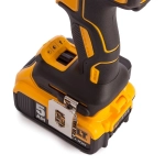 DeWalt DCD796D2 дрель-шуруповер (2 x 2 Ач, ЗУ)