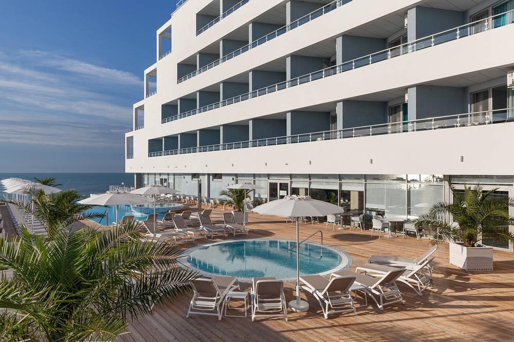 Шезлонг-лежак пластиковый Nardi Atlantico, белый, тортора