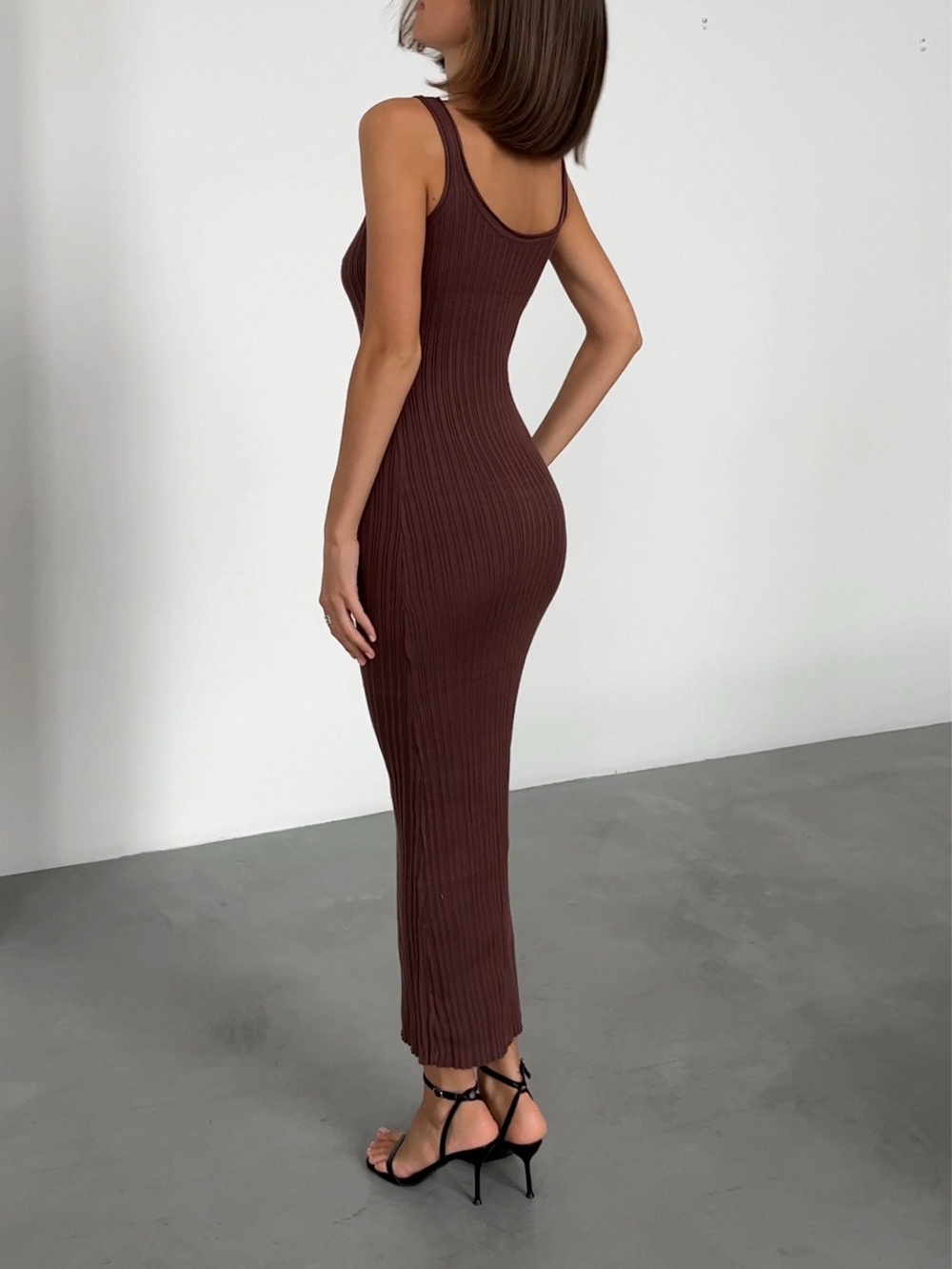 Платье вязаное, длинное, на лямках