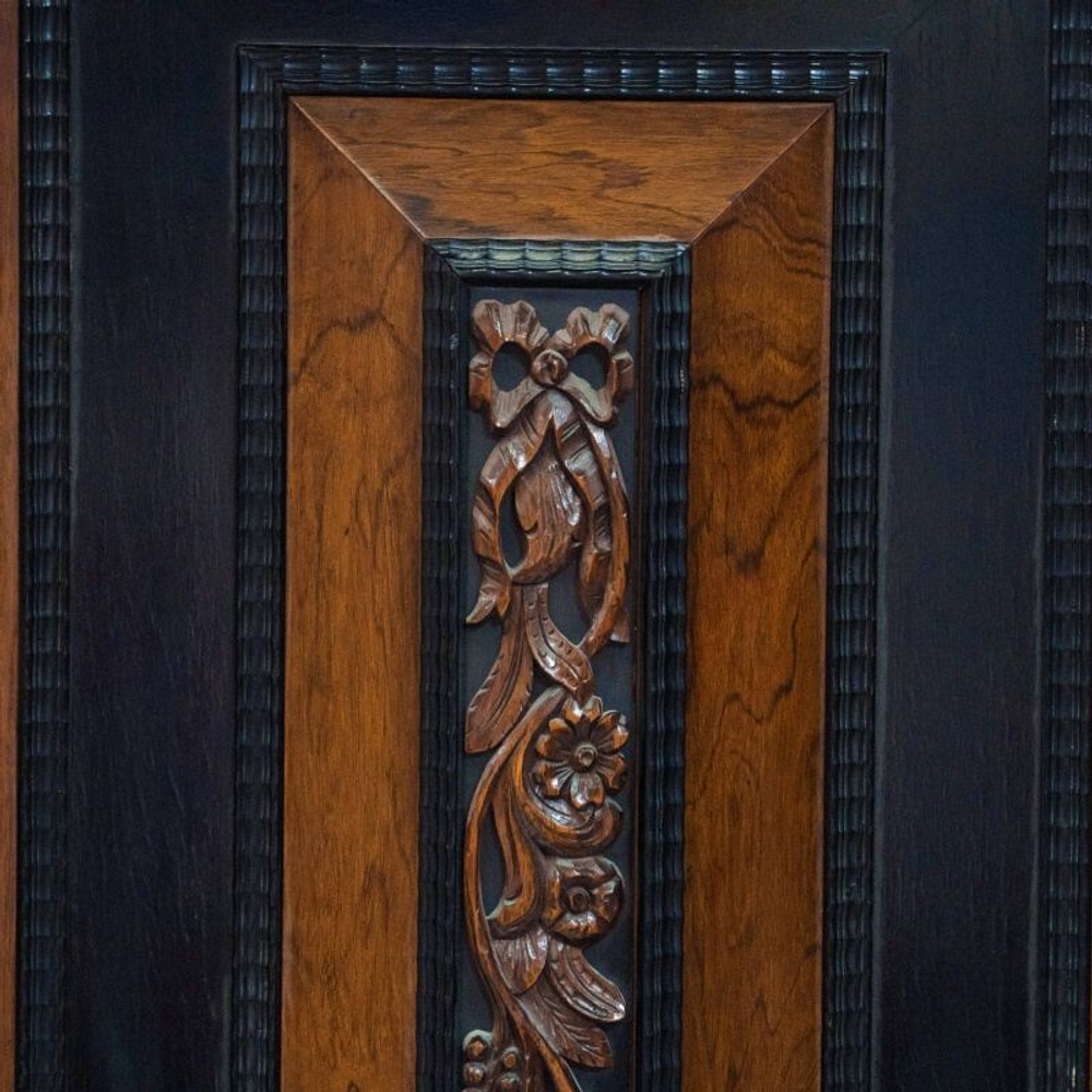 Кабинетный шкаф