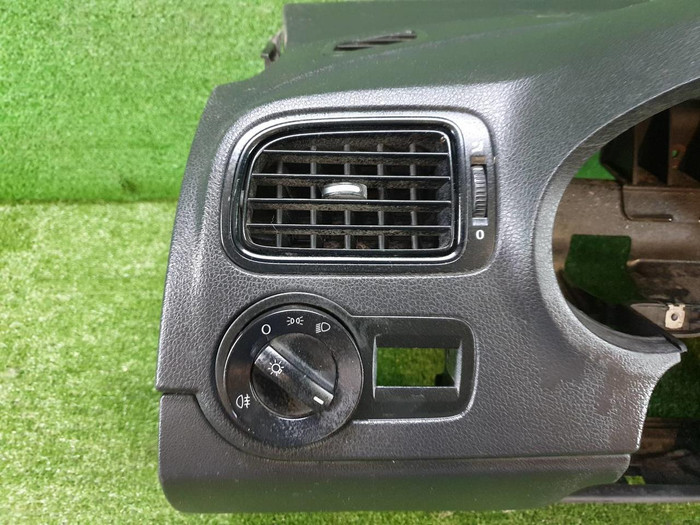 Торпедо VW Polo Sedan (2010-2020)