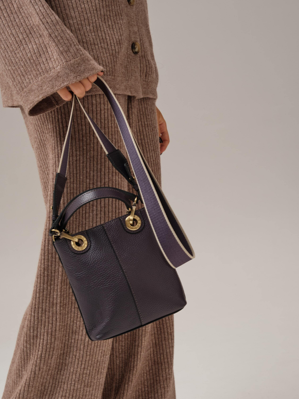 Сумка кожаная кросс-боди Deboro 30347 пыльно-фиолетовый