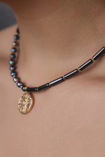 Колье из гематита и "бензинового" жемчуга с кулоном из перламутра и цирконов с солнцем, золото