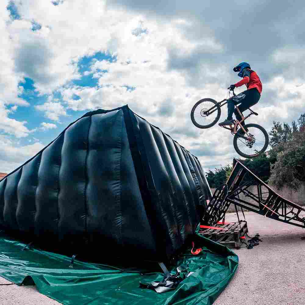 Надувная подушка «FlyBag» для байк-трюков и прыжков, 5,6×4,6×2,5 м