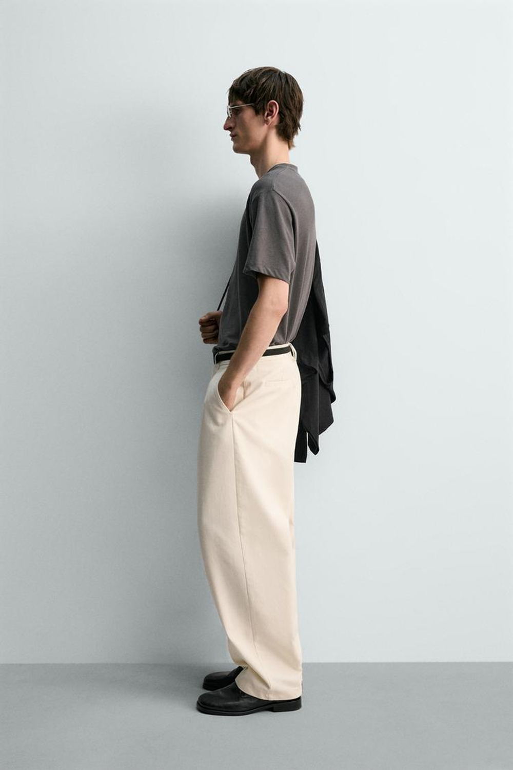 ZARA ФУТБОЛКА СВОБОДНОГО КРОЯ ИЗ ХЛОПКА И ЛЬНА, ТЕМНО-СЕРЫЙ