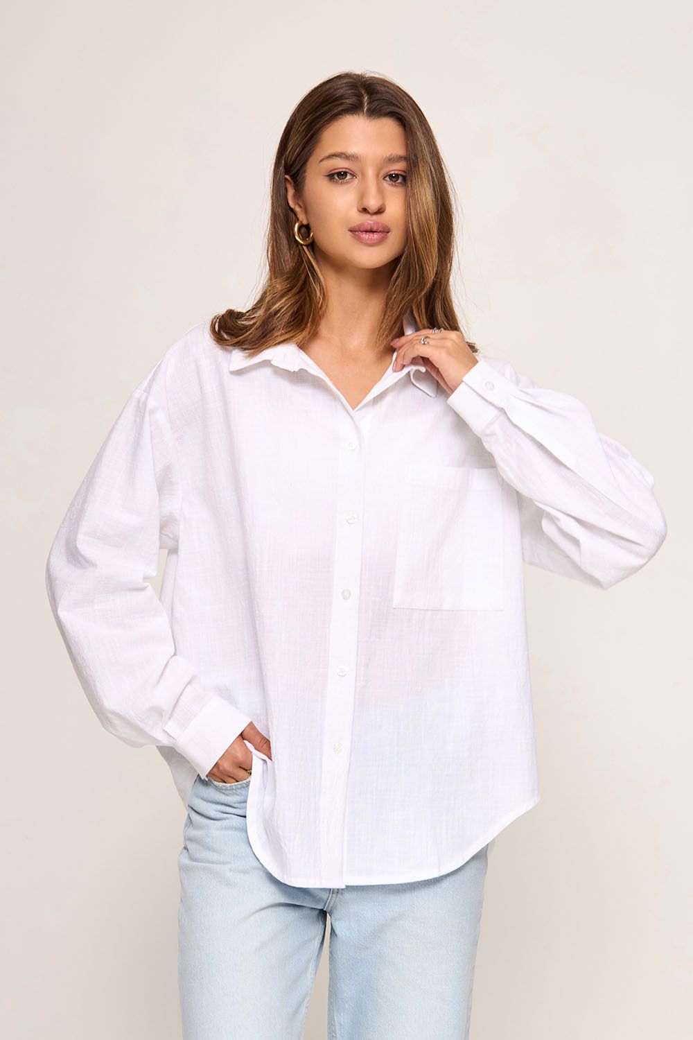 Рубашка с карманом из хлопка baby cotton белого цвета