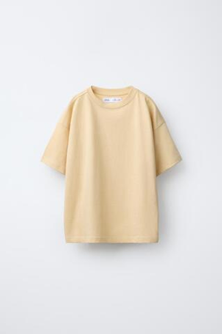 ZARA ОДНОТОННАЯ ФУТБОЛКА, ЦВЕТ СЛИВОЧНОГО МАСЛА