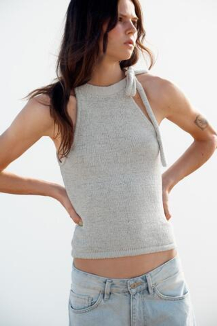 ZARA ТОП ИЗ ТКАНИ С ЭФФЕКТОМ ПОД ЛЕН С ГОРЛОВИНОЙ ХАЛТЕР, ПАСТЕЛЬНО-СИНИЙ