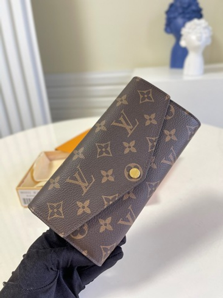 Louis Vuitton Sarah Wallet