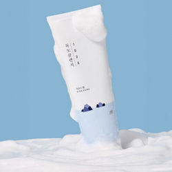 Мягкая пенка для умывания с морской водой Round Lab 1025 Dokdo Cleanser, 240мл