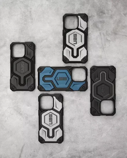 Чехол с поддержкой MAGSAFE Uag Monarch Pro для iPhone 14 6.1", цвет карбон (Carbon Fiber)