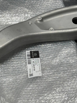 Рычаг подвески Mercedes-Benz A1673300700