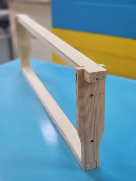 Рамка Евро с проволокой и втулками магазинная (высота 145 мм) сосна