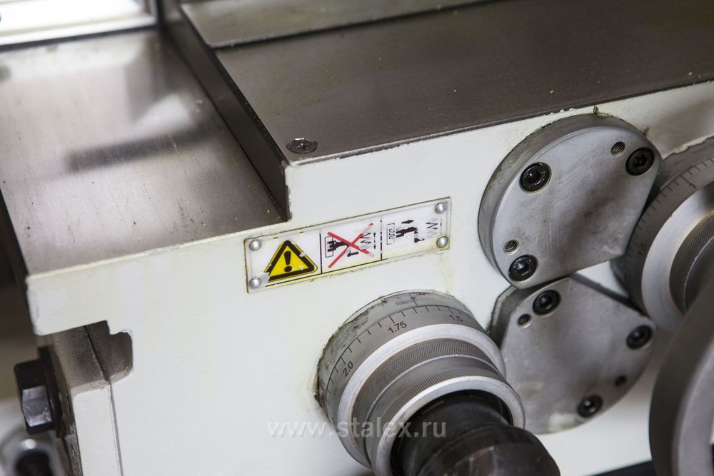 Широкоуниверсальный фрезерный станок Stalex MUF150 Servo