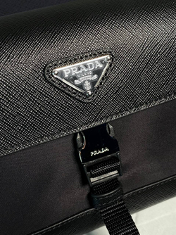 Сумка-мессенджер Prada