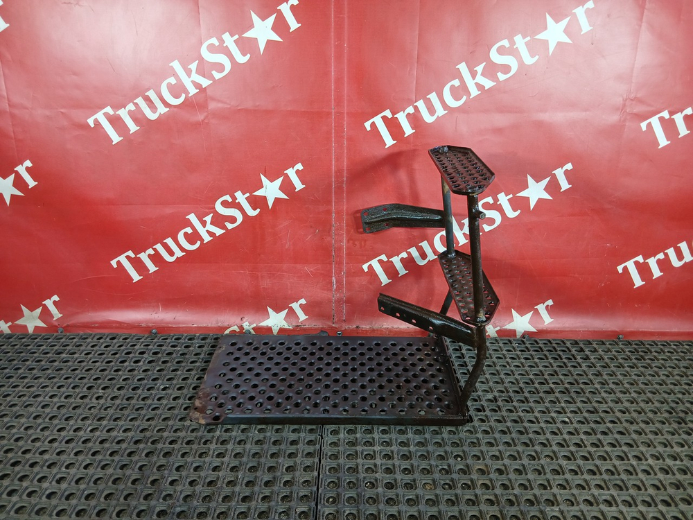 Лестница за кабиной