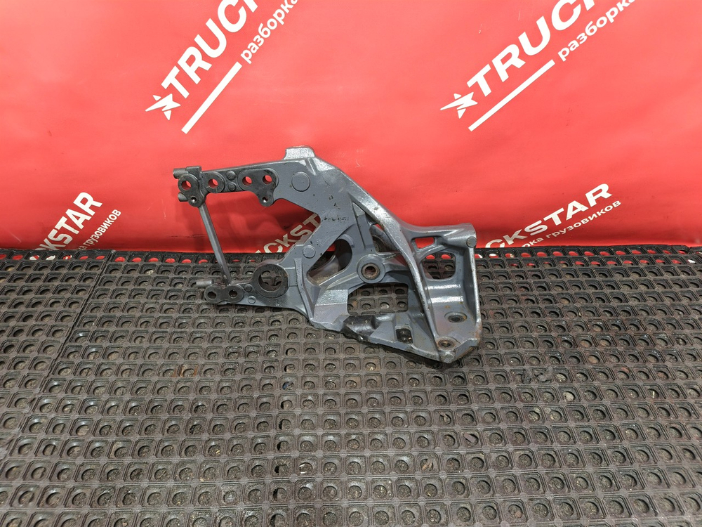 Кронштейн рессоры передней левый 2020г