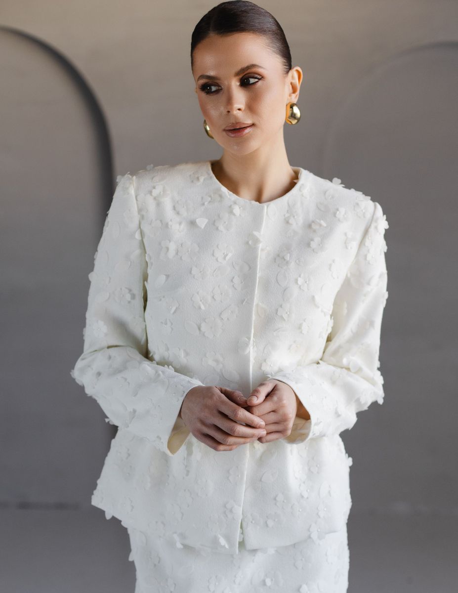 Жакет из твида с баской молочный с цветами