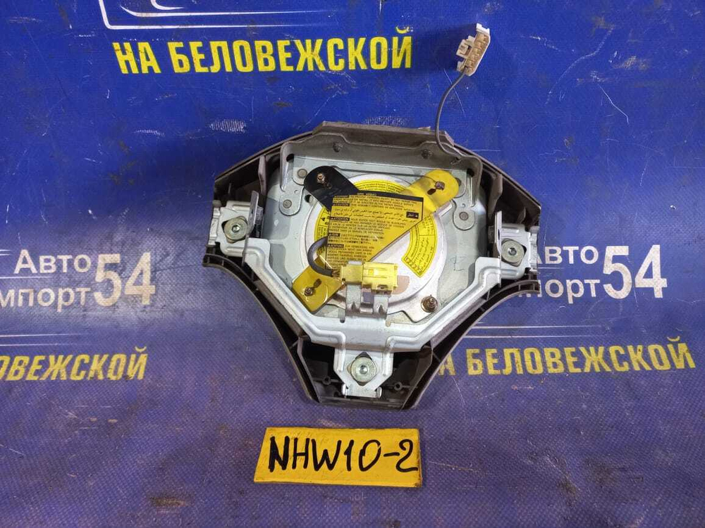 Подушка безопасности водительская TOYOTA PRIUS 1998