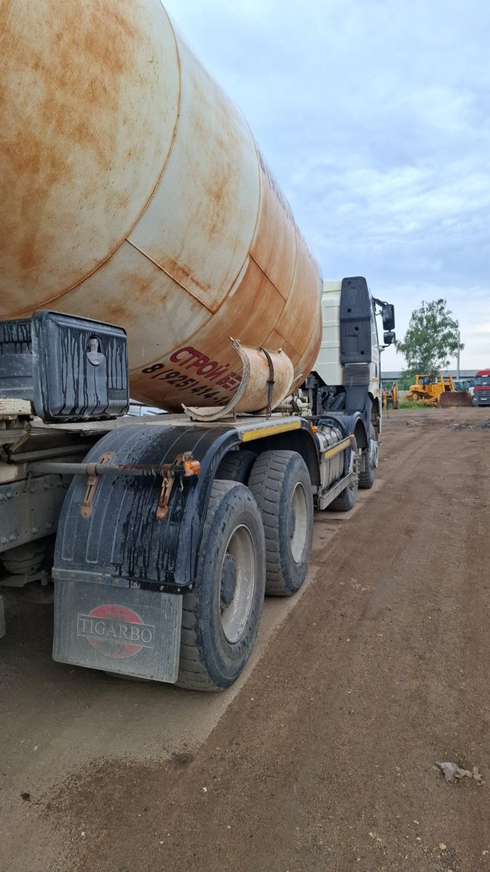 TIGARBO 6936* на шасси FAW CA 3310 8x4 Автобетоносмеситель 69367S (Дизельный, 11,1 л, 390 л.с., МТ)