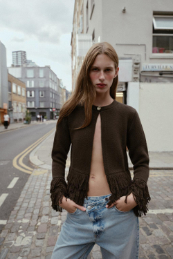 ZARA ВЯЗАНЫЙ КАРДИГАН С БАХРОМОЙ И ПУГОВИЦЕЙ, КОРИЧНЕВЫЙ