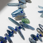 Кианит натуральный, перышки, 10-35мм