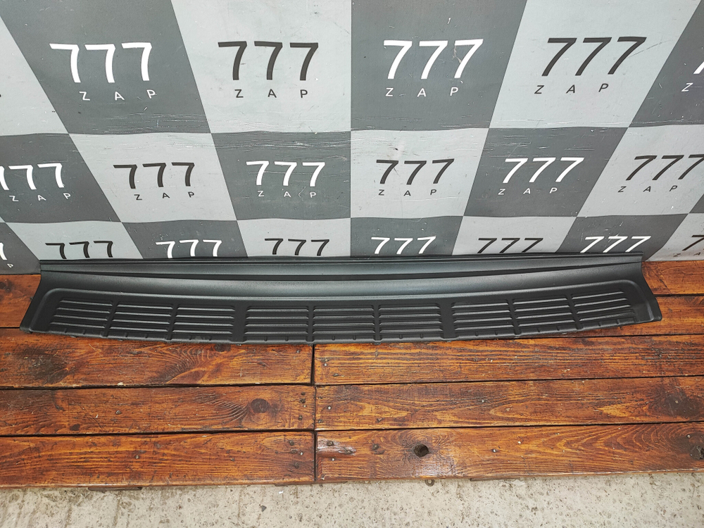 Накладка заднего бампера Toyota Land Cruiser 200 БУ Оригинал 5216260040