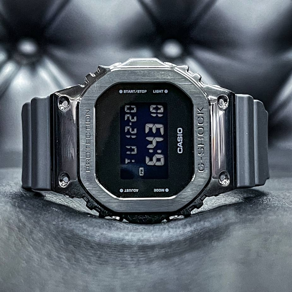 Casio GM-5600B-1E