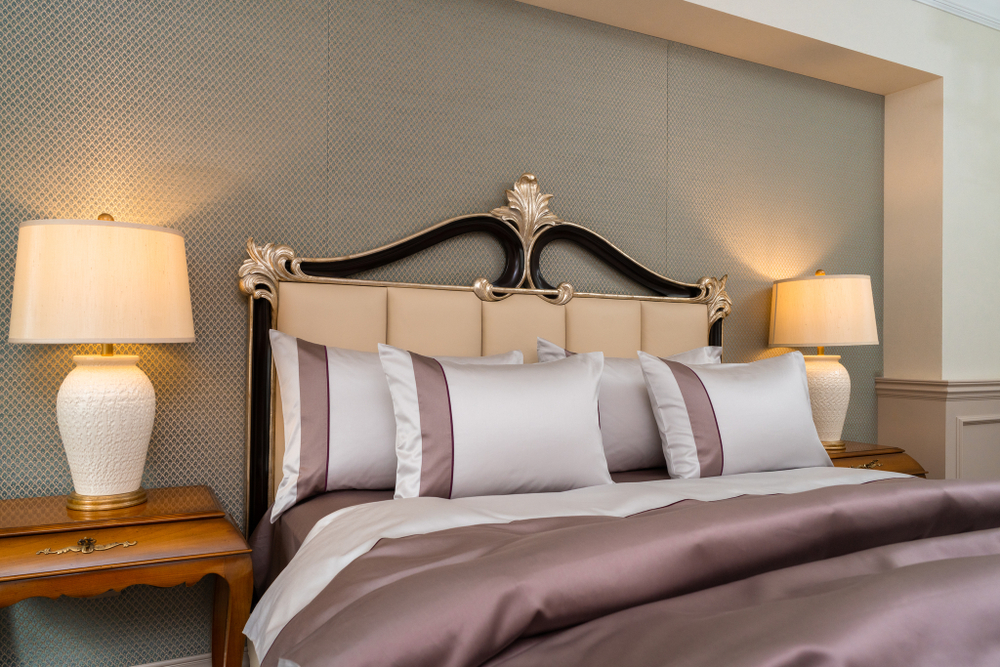 Постельное белье 2 спальное евро макси Сlaire Batiste Atelier Valmont серо-розовое