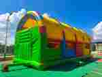 Коммерческий надувной батут «Страна Сафария 2» с крышей, 10x5x5 м.