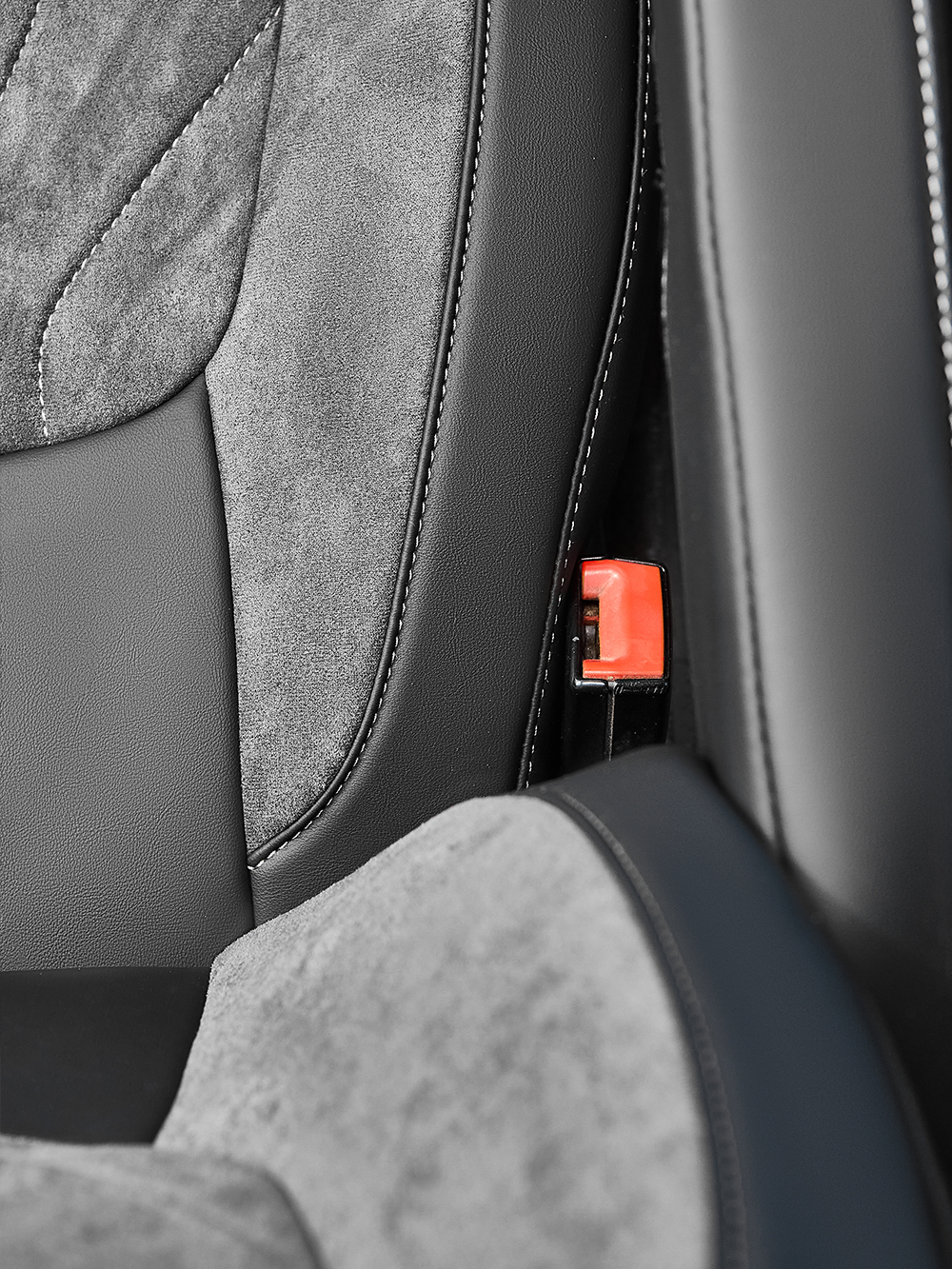 Чехлы Люкс DAF XF 106 (экокожа, черный цвет, серая вставка)