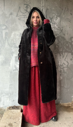 Шуба /черная с капюшоном /эко мех