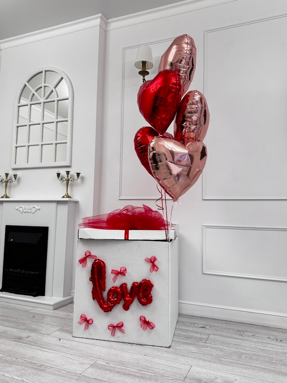 Коробка сюрприз с сердцами