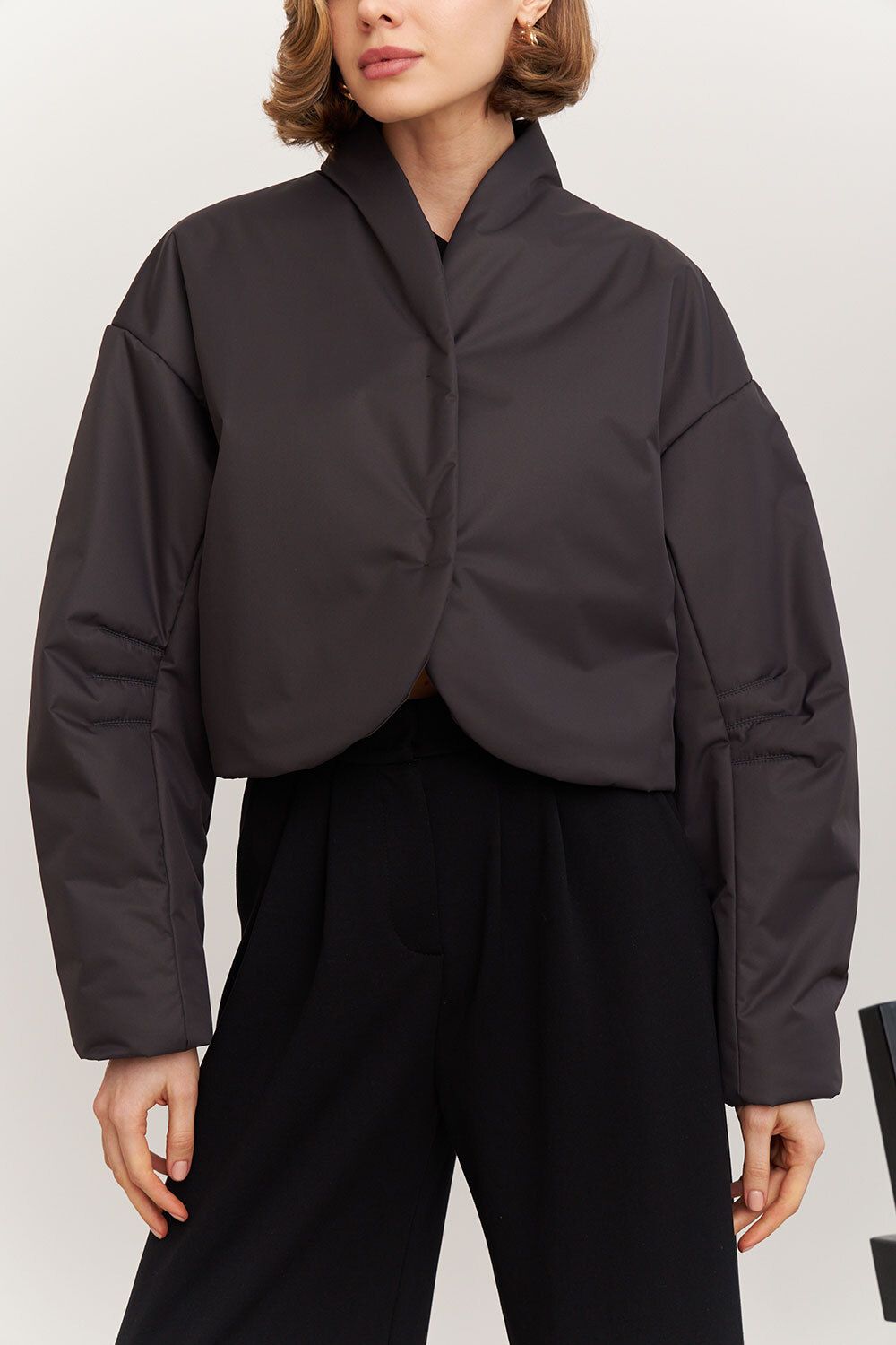 Куртка с объемными рукавами цвета графит