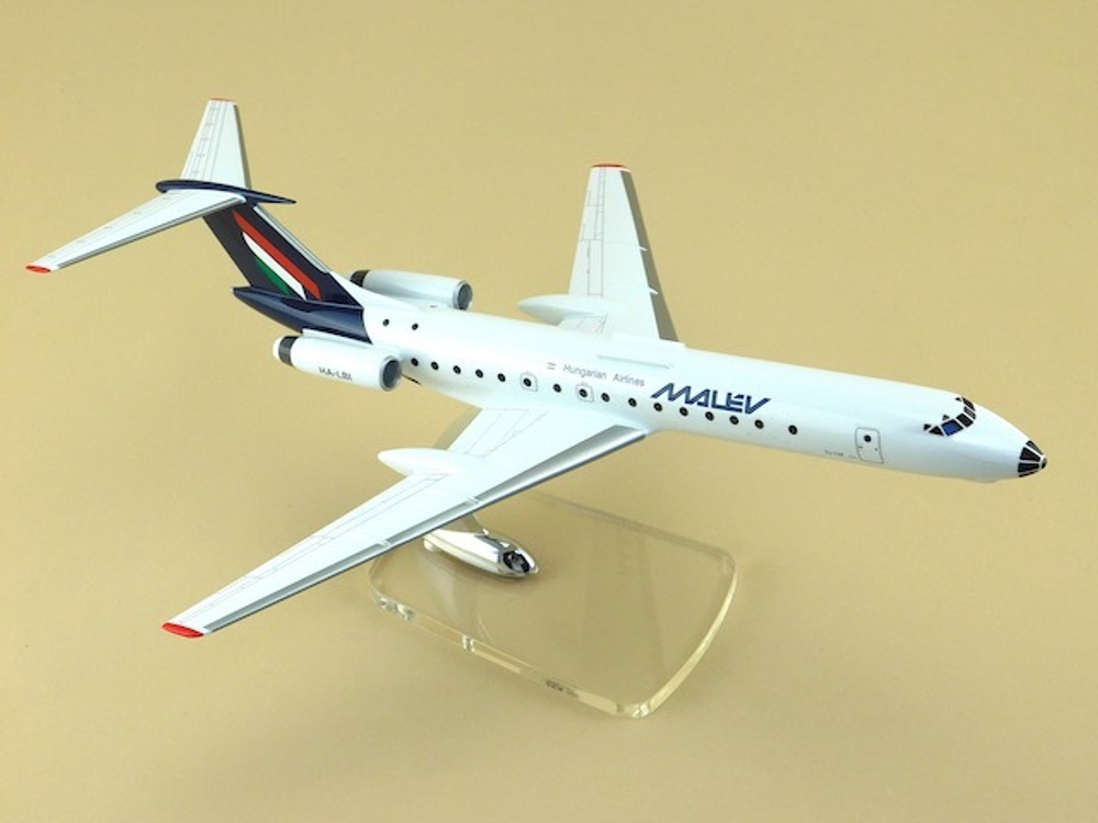 Модель самолета Ту-134А-3 (М1:100, Malev )