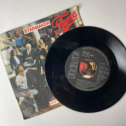 Винтажная виниловая пластинка 7 дюймов (маленькая пластинка) The Kids From Fame, Starmaker / Step Up To The Mike (Германия 1982)