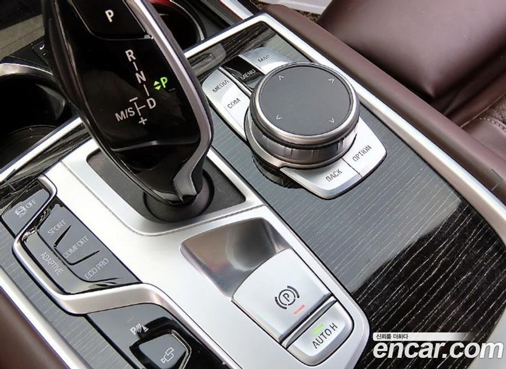 BMW 7 Series (G11) 740Li xDrive M Sports (10.2020)