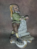 Статуэтка. Фарфор. Гном мудрый баланс. Capodimonte. Италия