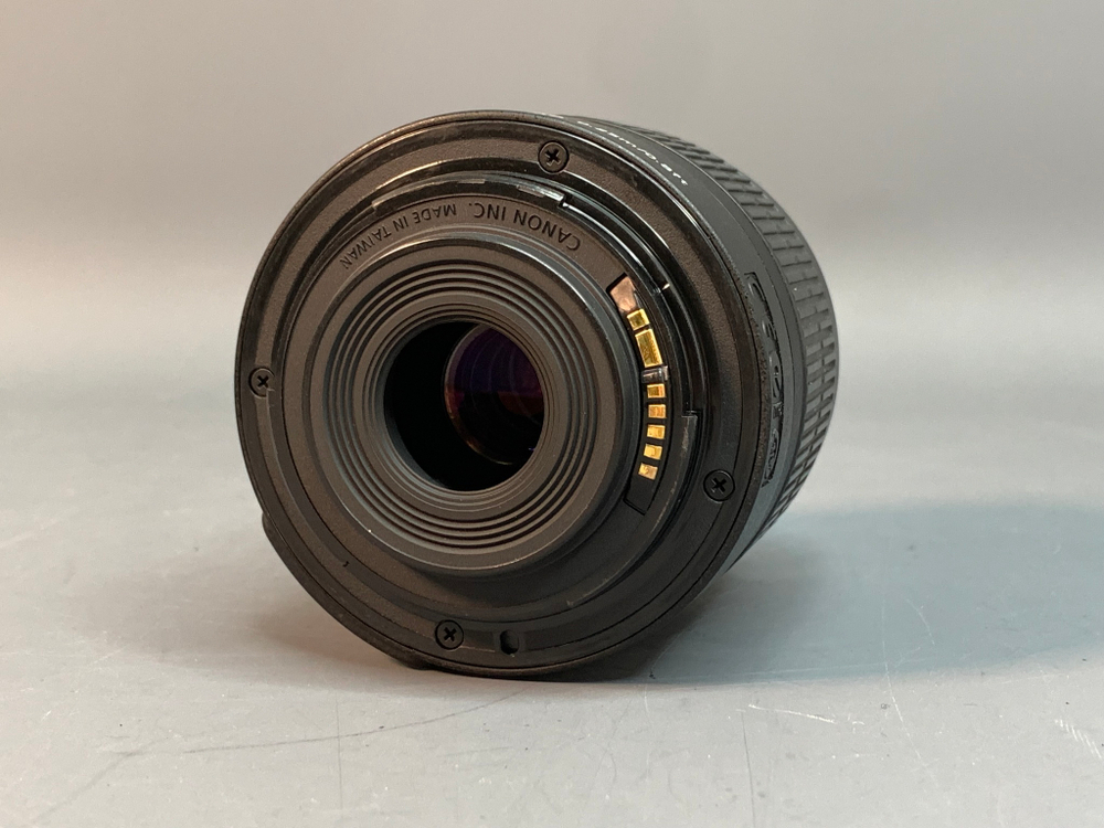 Canon 1100D Kit 18-55mm 3.5-5.6 IS II 4.000 кадров