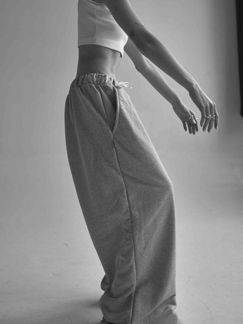 Брюки One Two Baggy Trousers Logo Melange серые