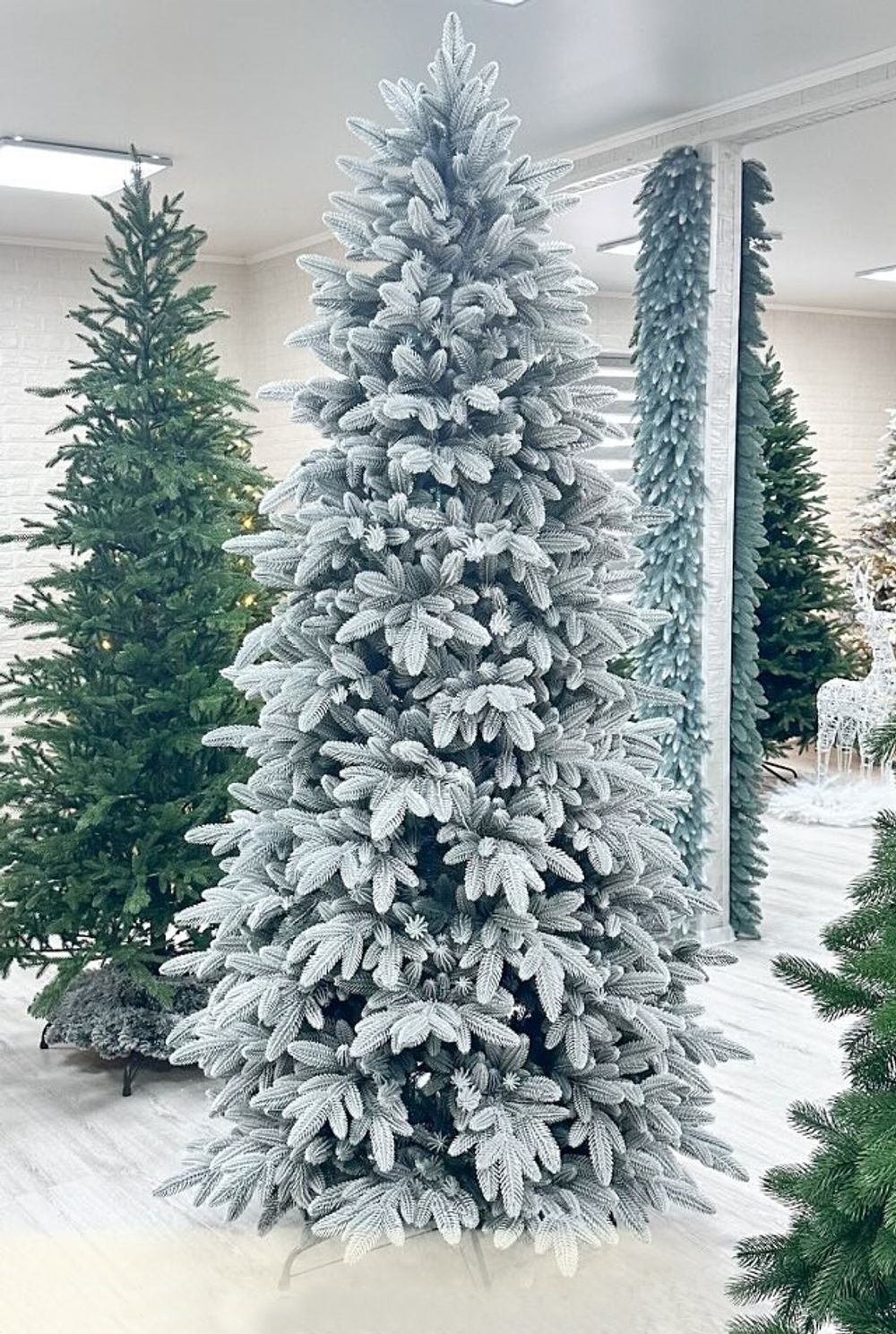 Заснеженная елка «Веста» (Литая хвоя) 210 см / 2,1 м