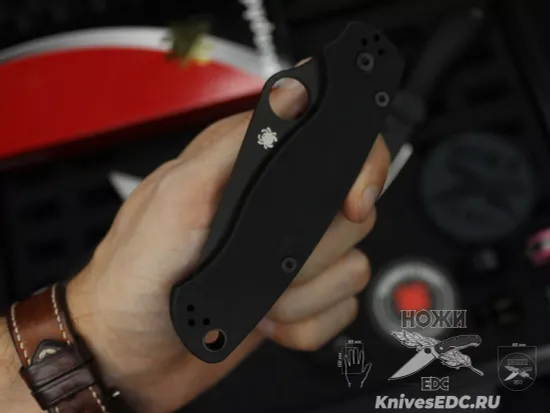 Нож складной Spyderco ParaMilitary 2 Black Blade C81GPBK2 c черным клинком CPM-S45VN, рукоять черный G10