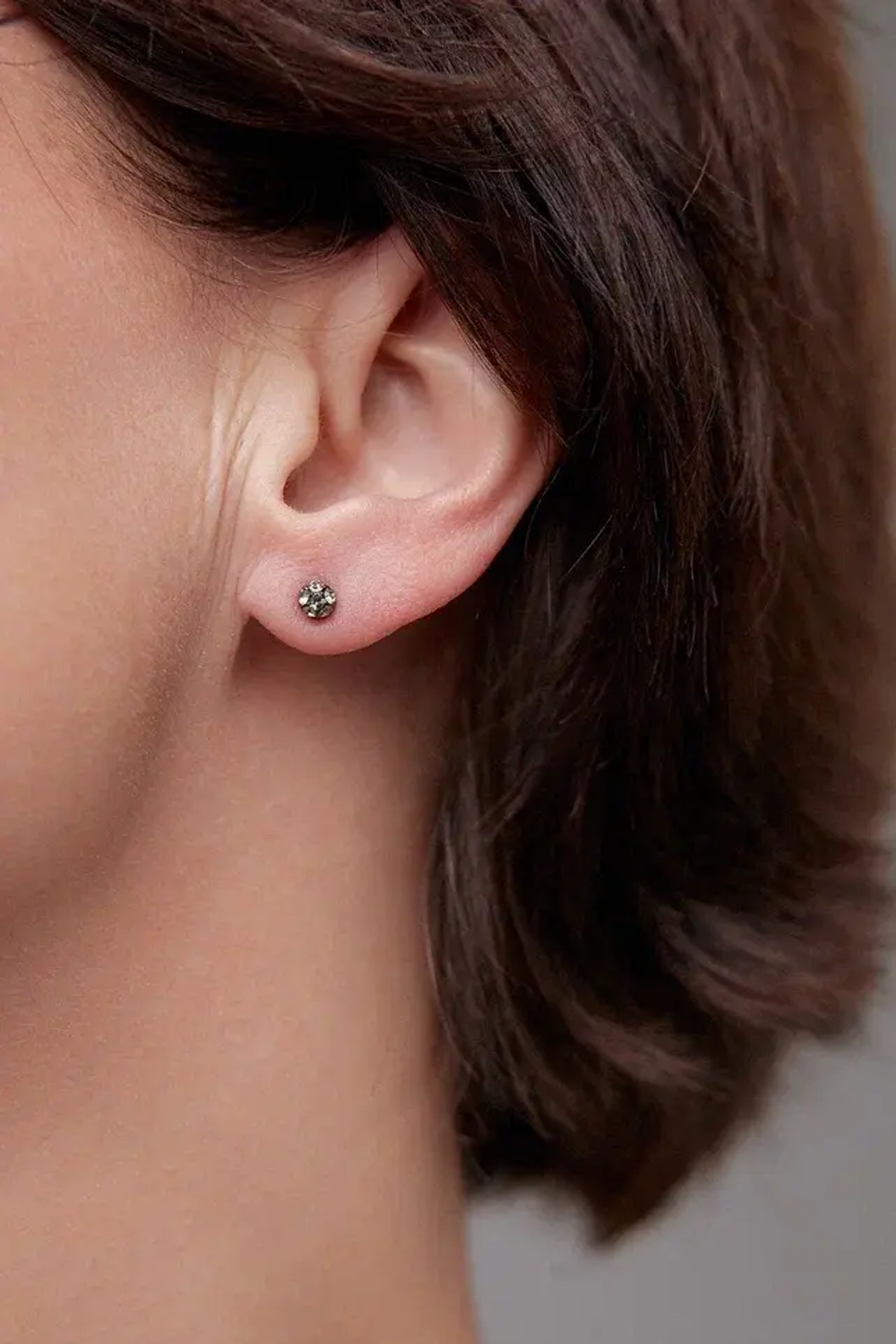 Серьги пусеты маленькие прозрачные кристаллы в графите