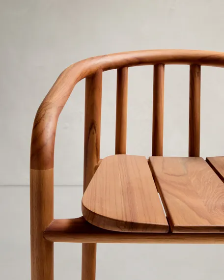 Полубарный стул для улицы Turqueta из дерева, высота 65 см