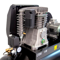 WDK-92060 Компрессор поршневой с ременным приводом 606 л/мин, 4 КВт, 380 В, ресивер 200 л