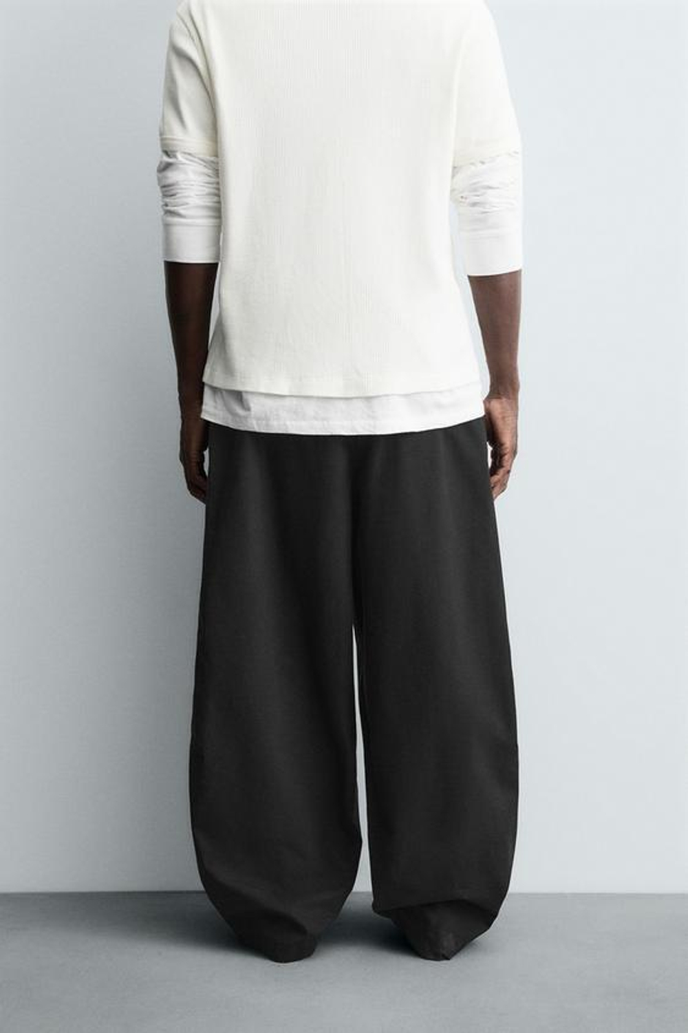 ZARA БРЮКИ BALLOON FIT С ЗАЩИПАМИ, ЧЕРНЫЙ