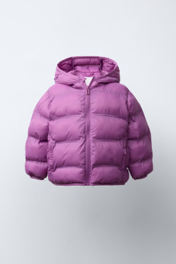 ZARA ЛЕГКАЯ СТЕГАНАЯ КУРТКА С КАПЮШОНОМ, ТЕМНАЯ МАЛЬВА